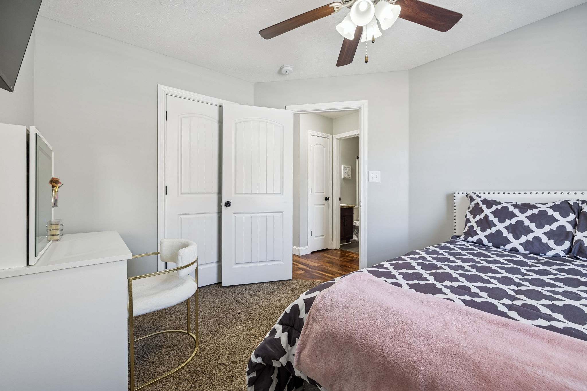 848 Shelton Cir