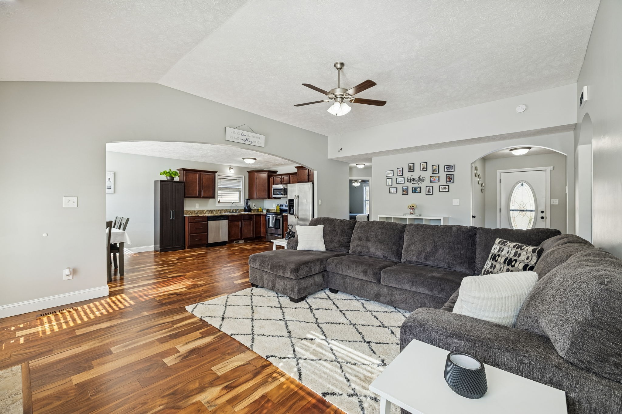 848 Shelton Cir