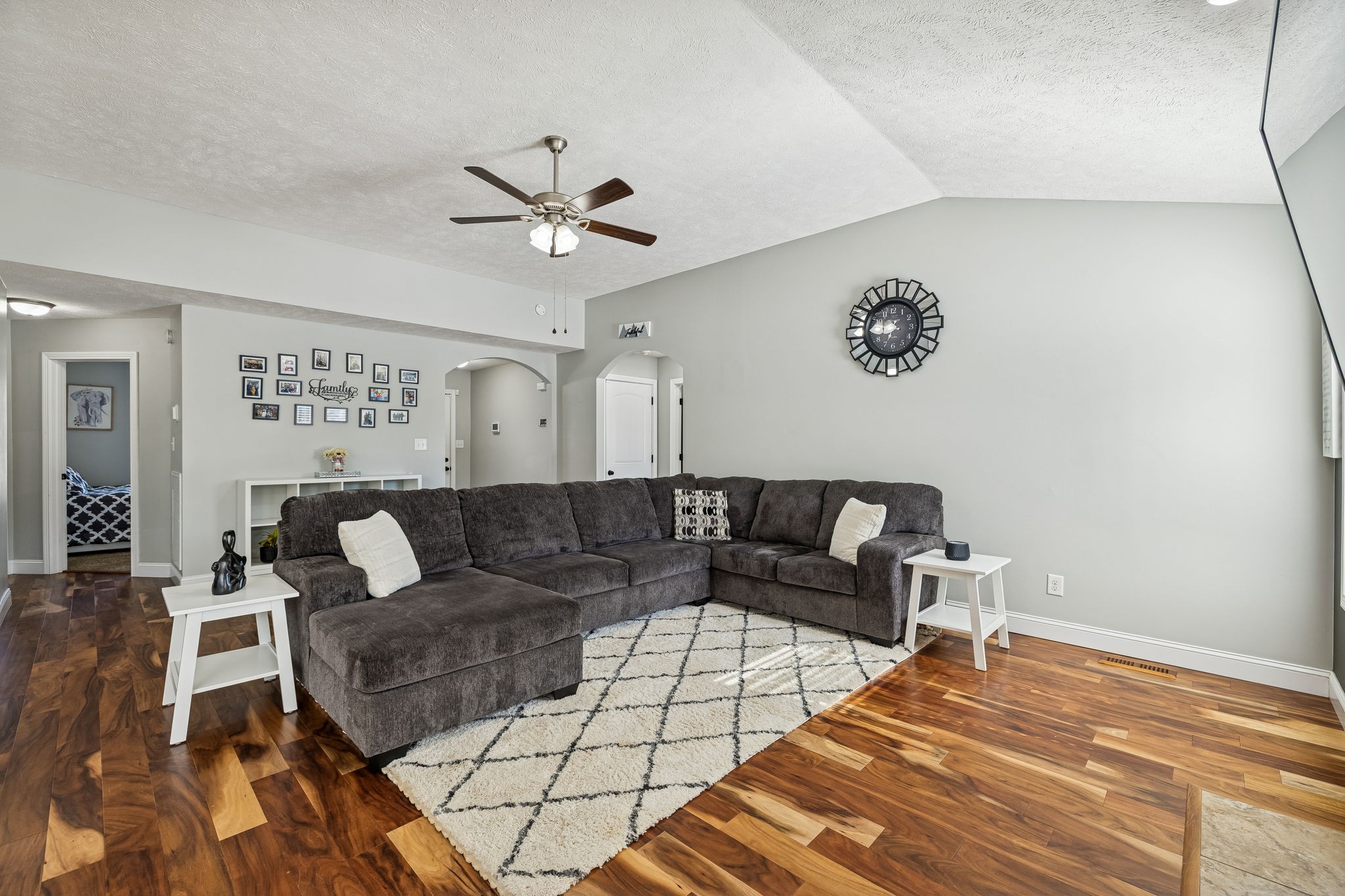 848 Shelton Cir