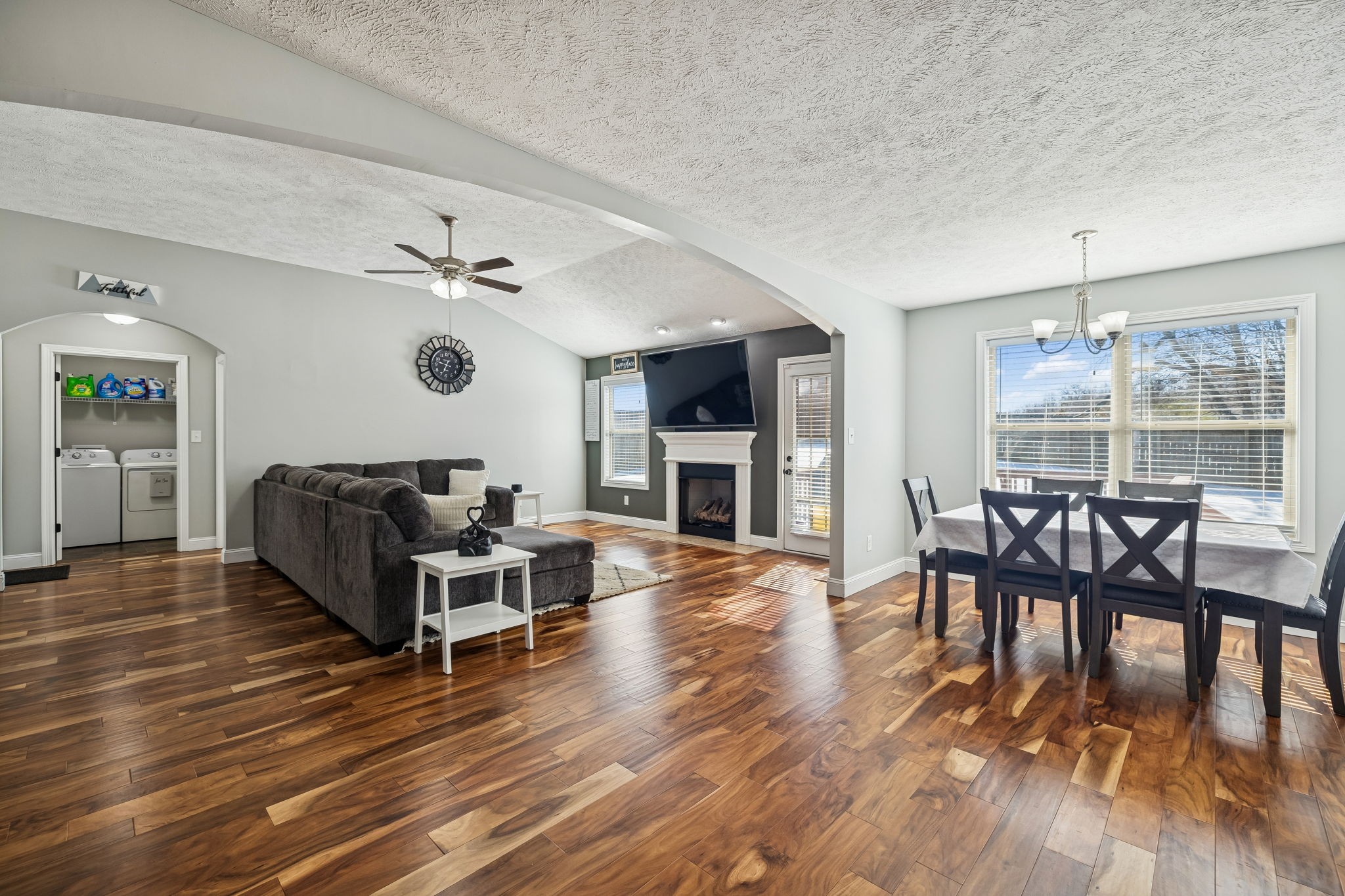 848 Shelton Cir