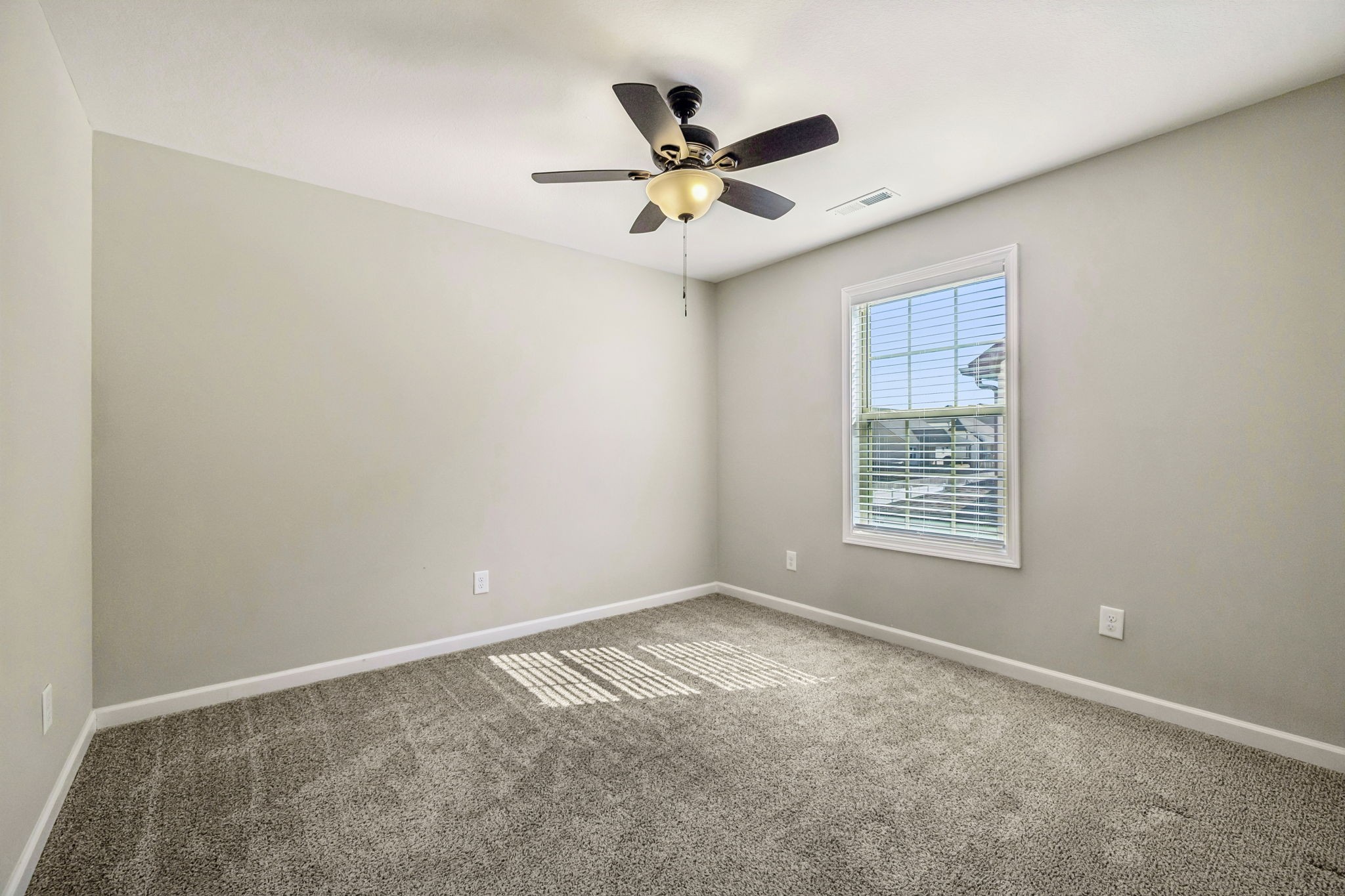 1565 Kestrel Dr