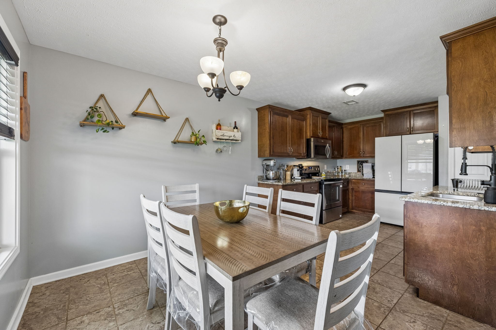 1075 Freedom Dr