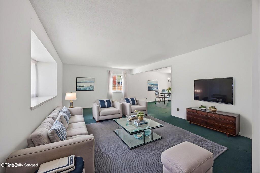 1594 Hobart Drive