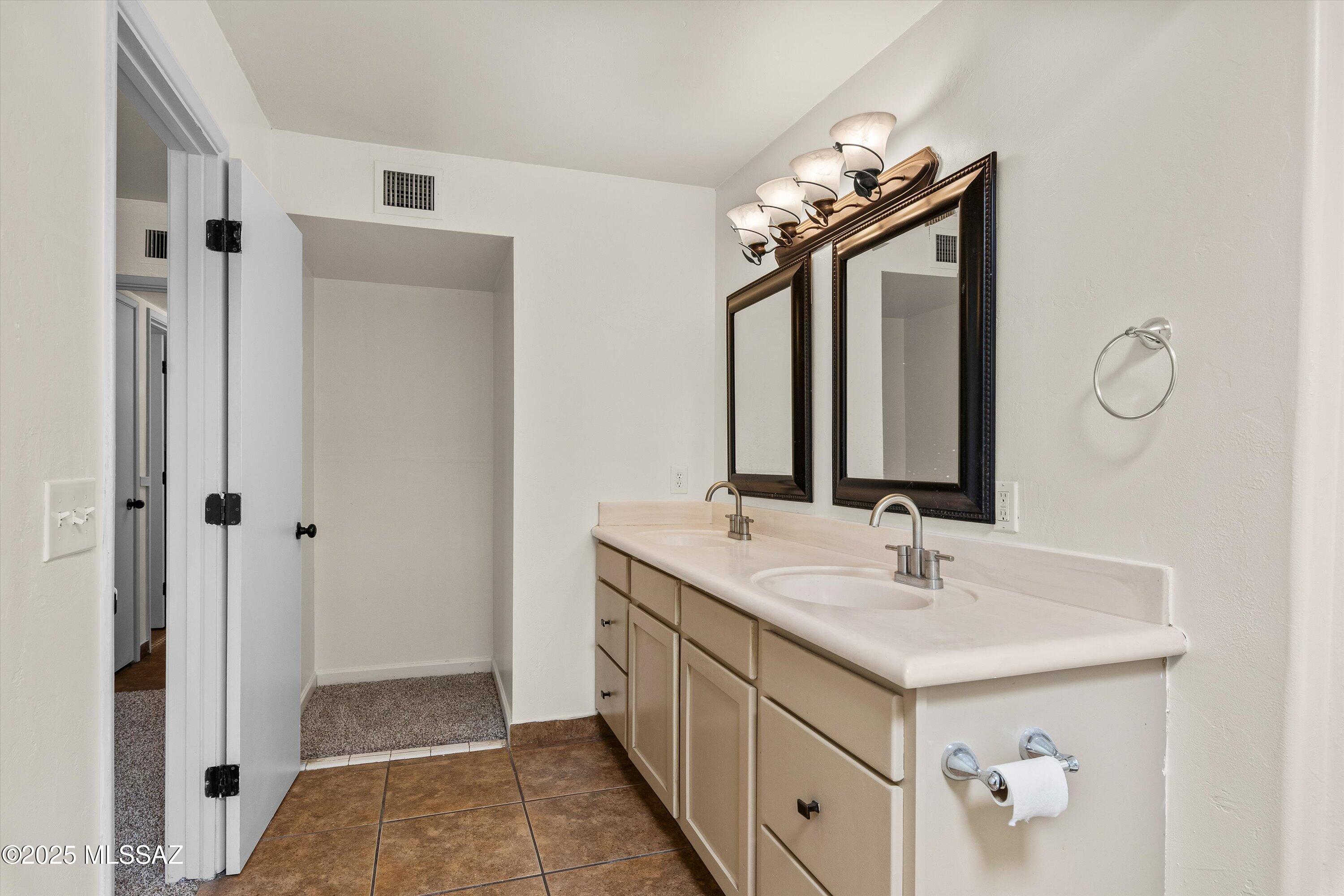 3063 W Paseo De Las Aves