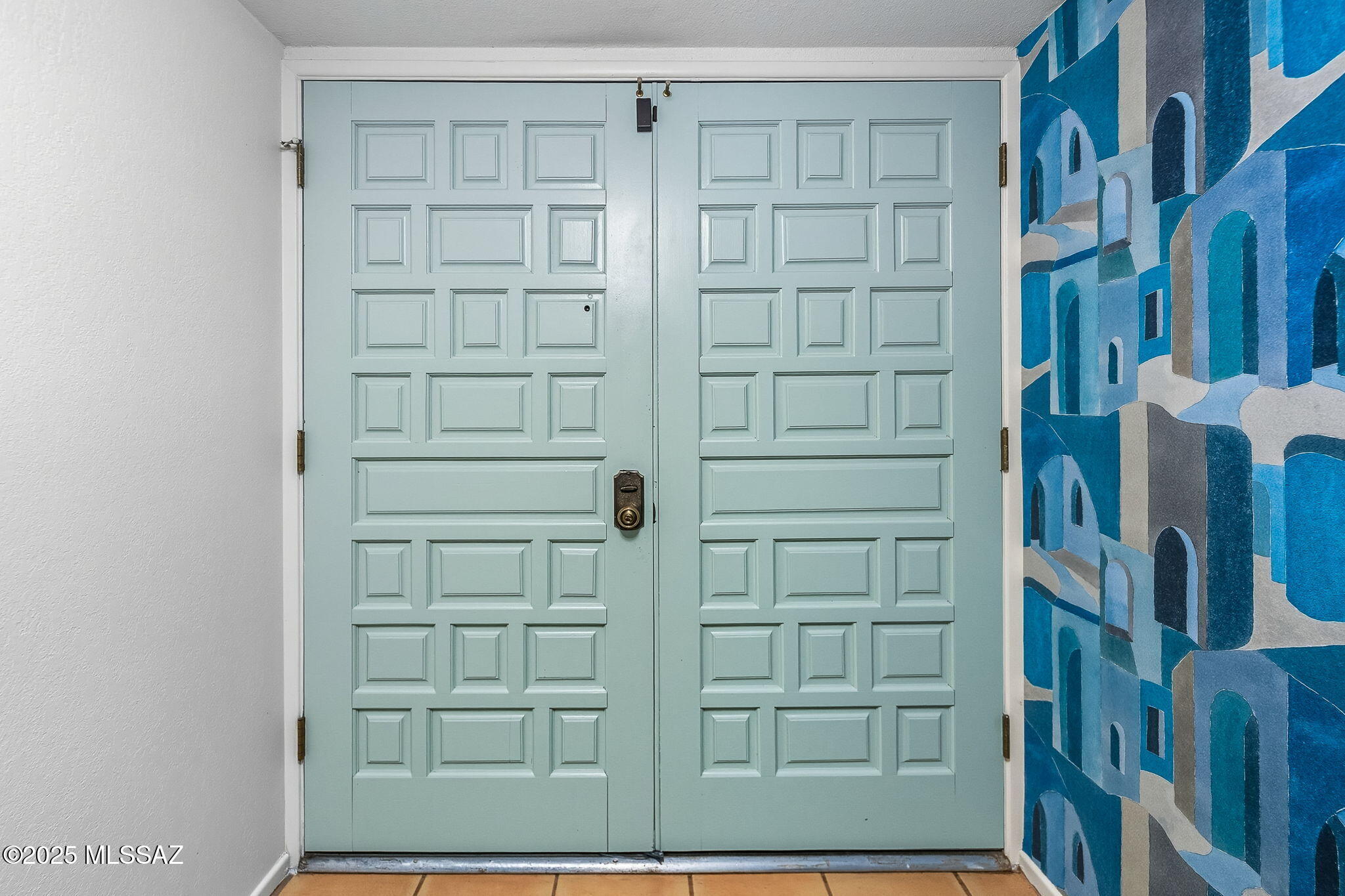 925 N Smoketree Circle