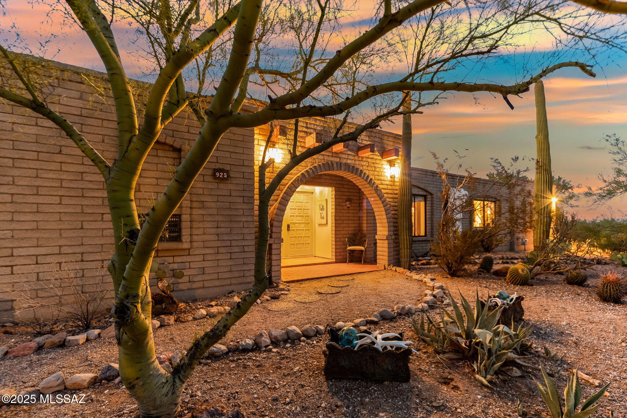 925 N Smoketree Circle