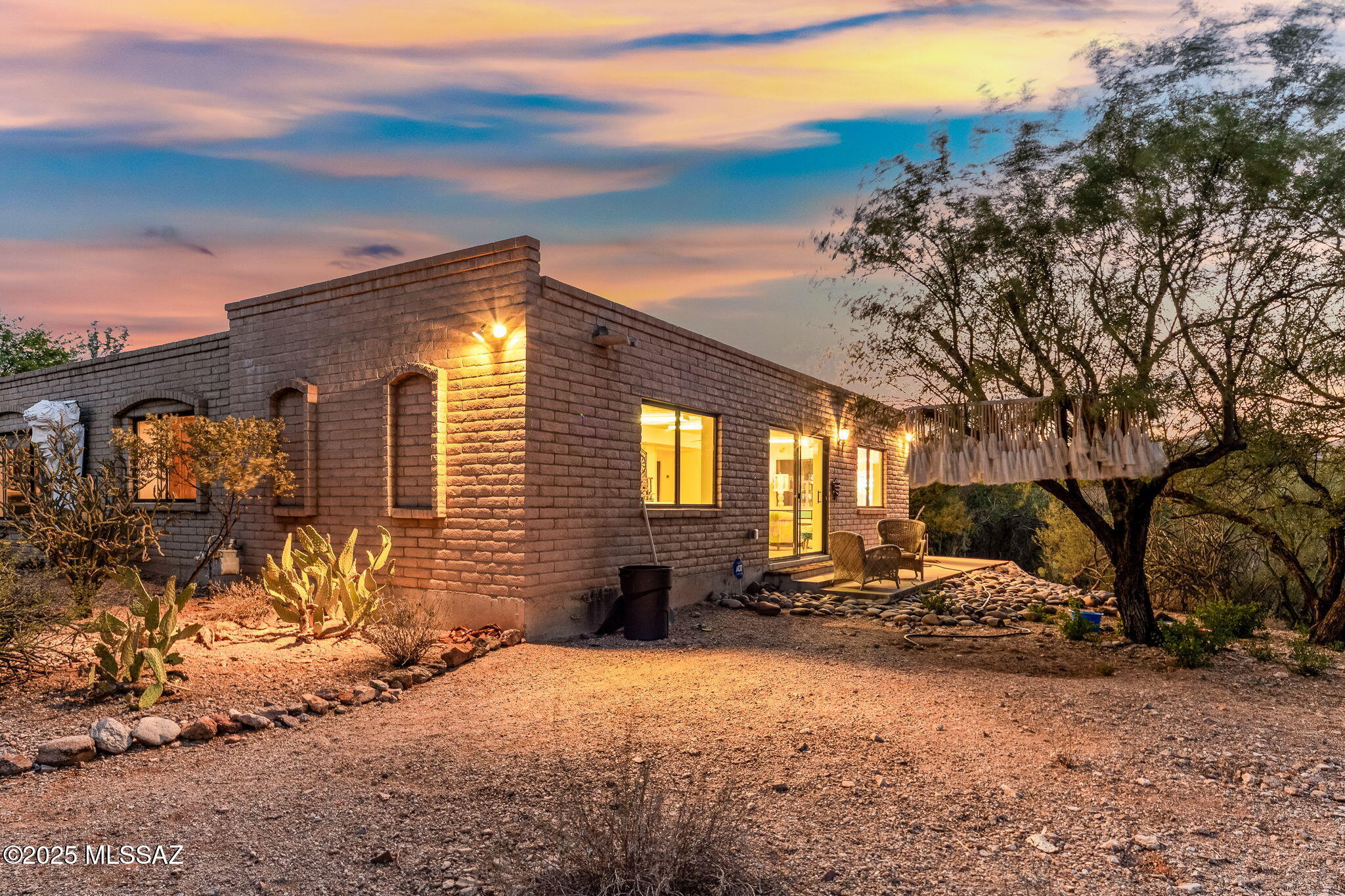 925 N Smoketree Circle