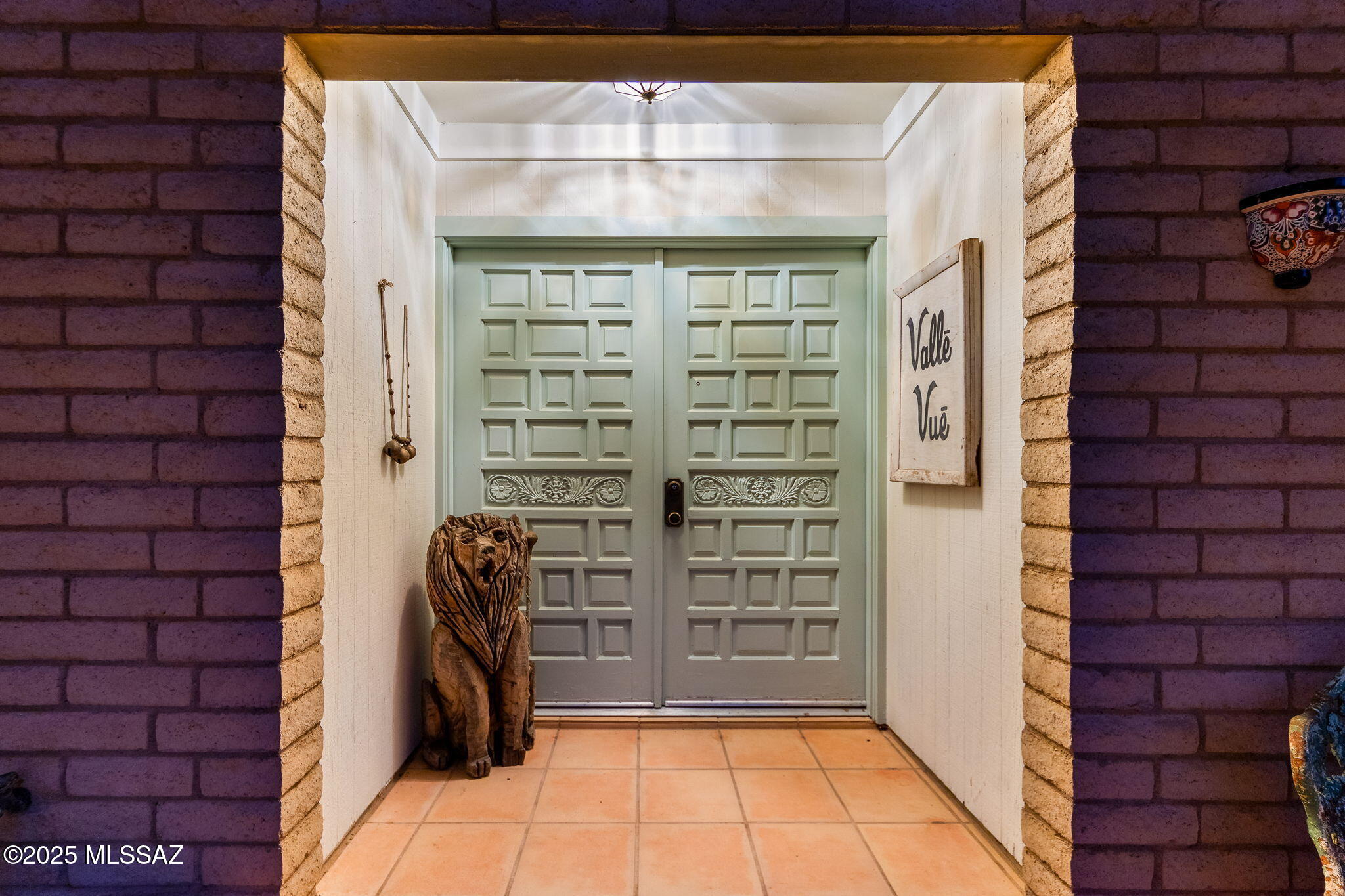 925 N Smoketree Circle