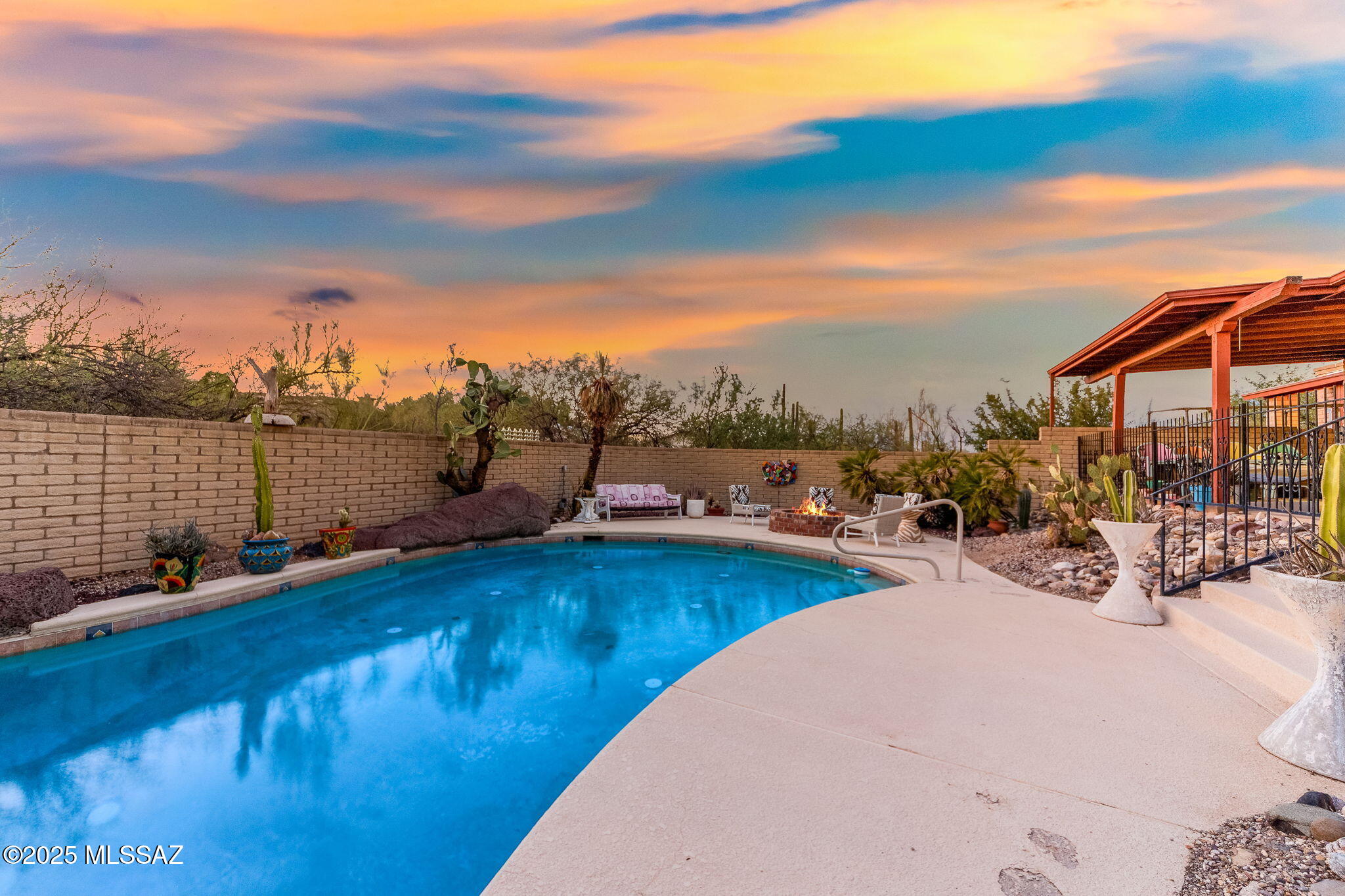 925 N Smoketree Circle