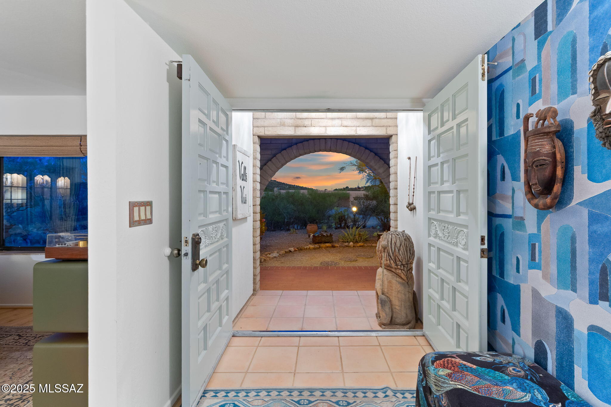 925 N Smoketree Circle