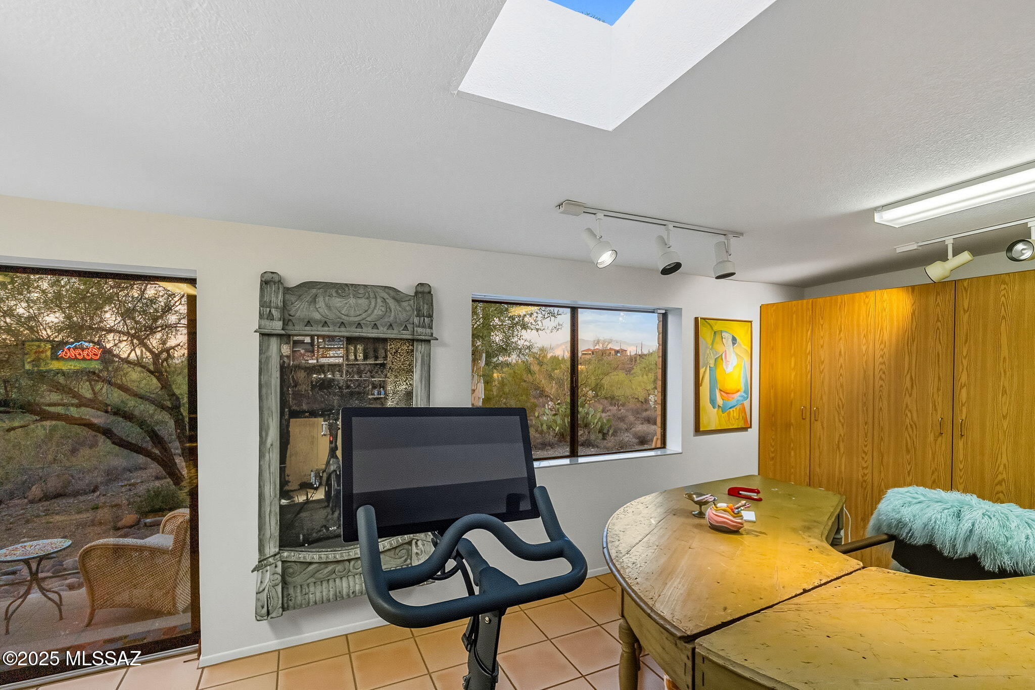 925 N Smoketree Circle