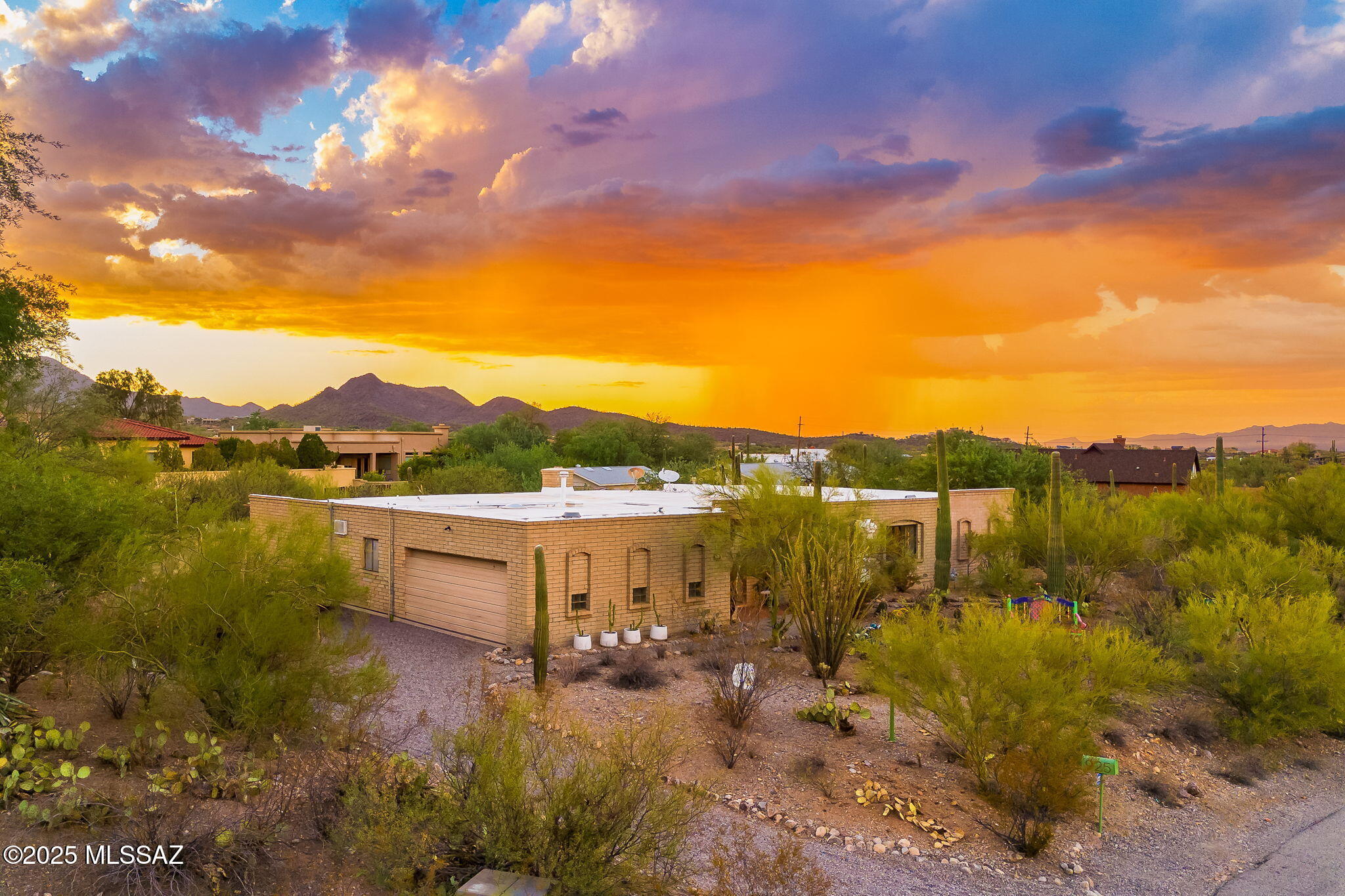 925 N Smoketree Circle