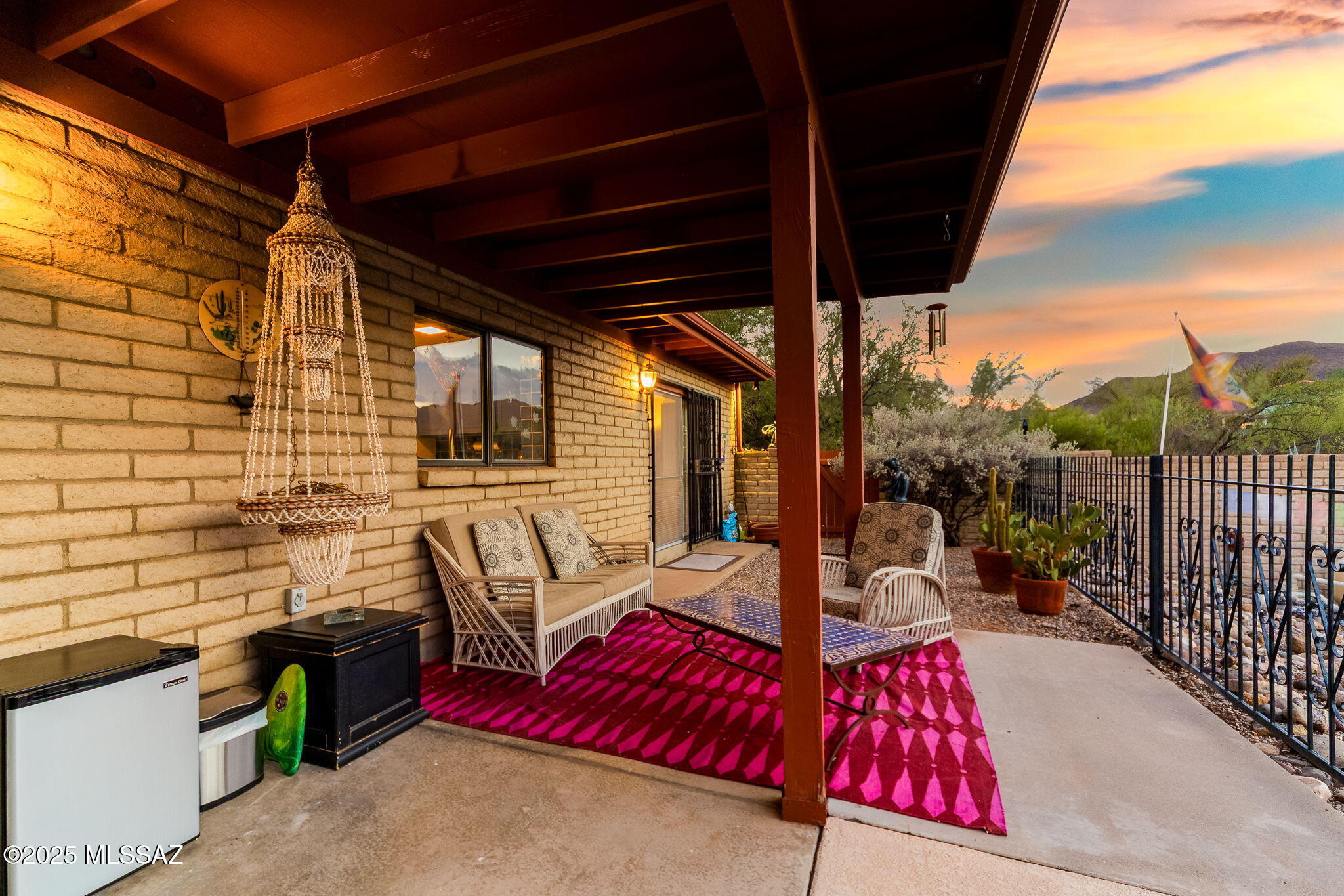 925 N Smoketree Circle