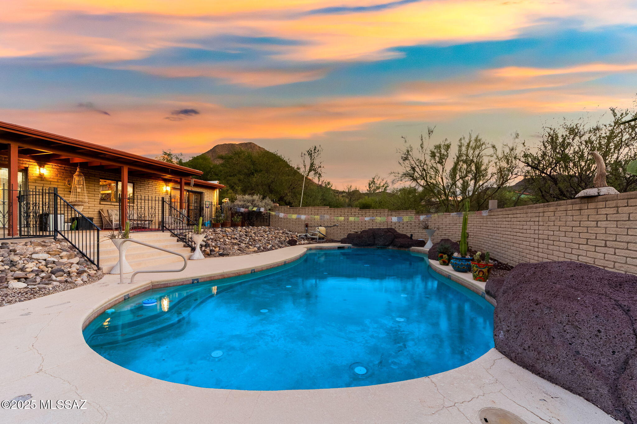 925 N Smoketree Circle