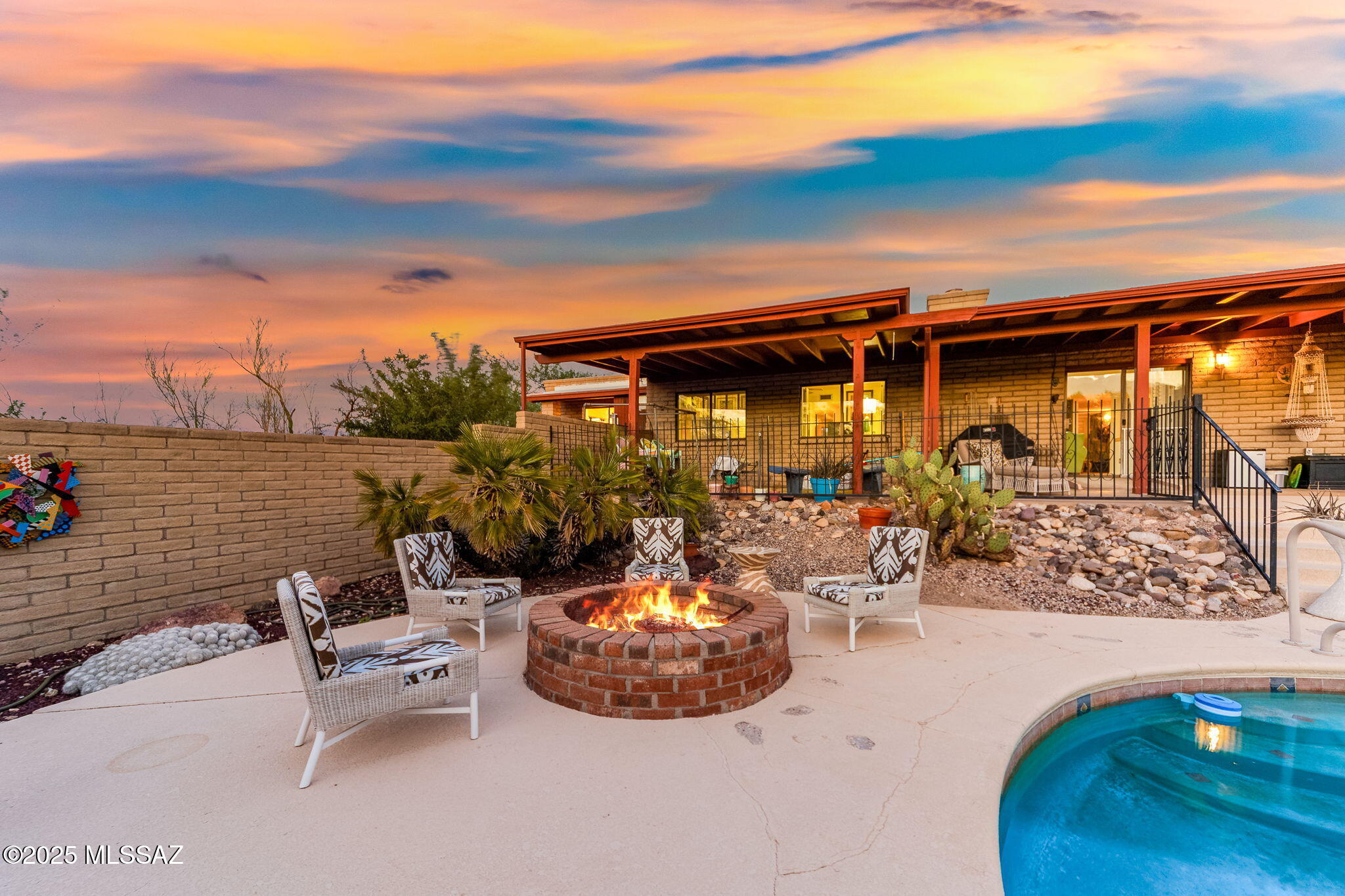 925 N Smoketree Circle