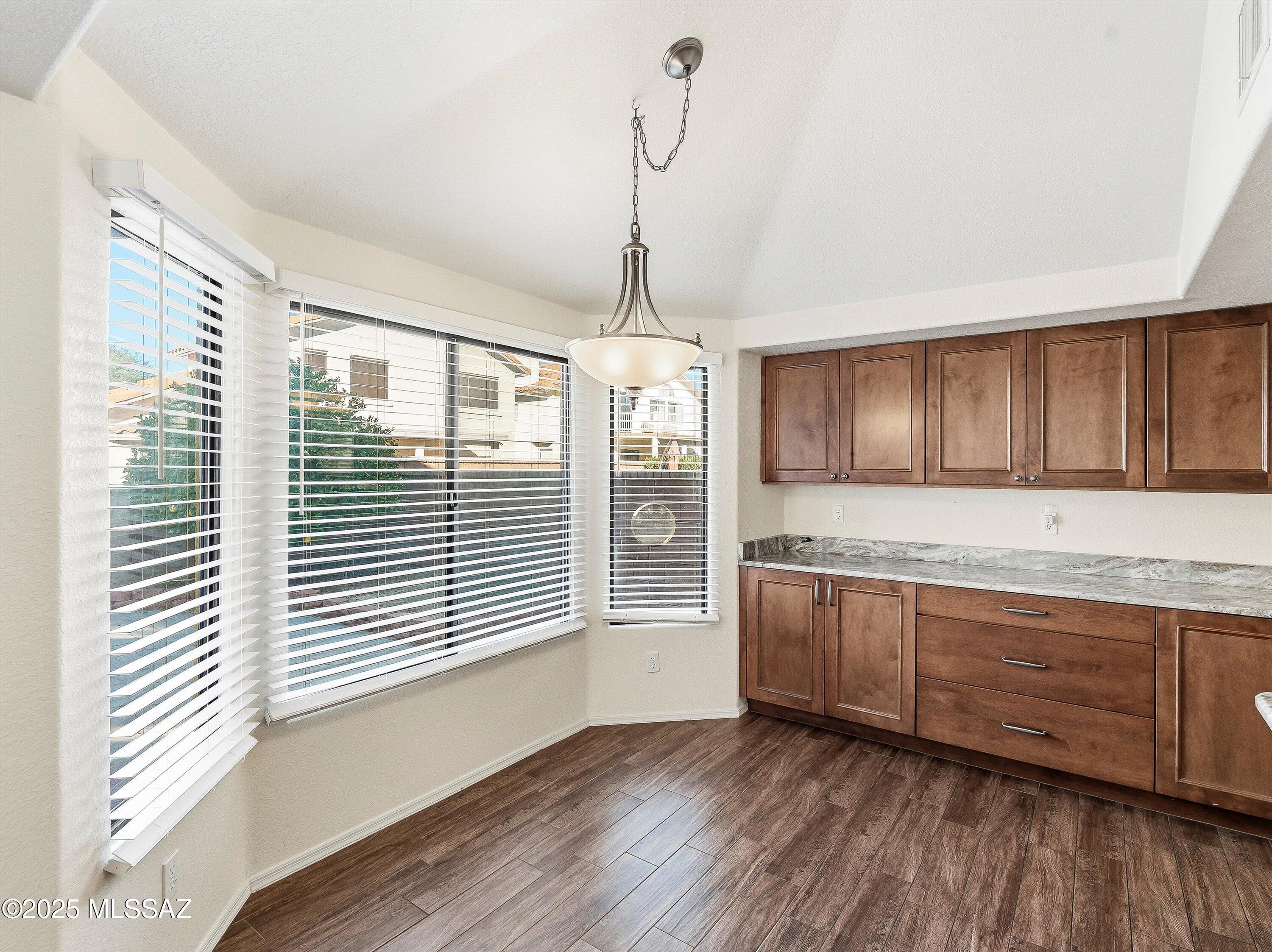 10317 N Mineral Spring Lane