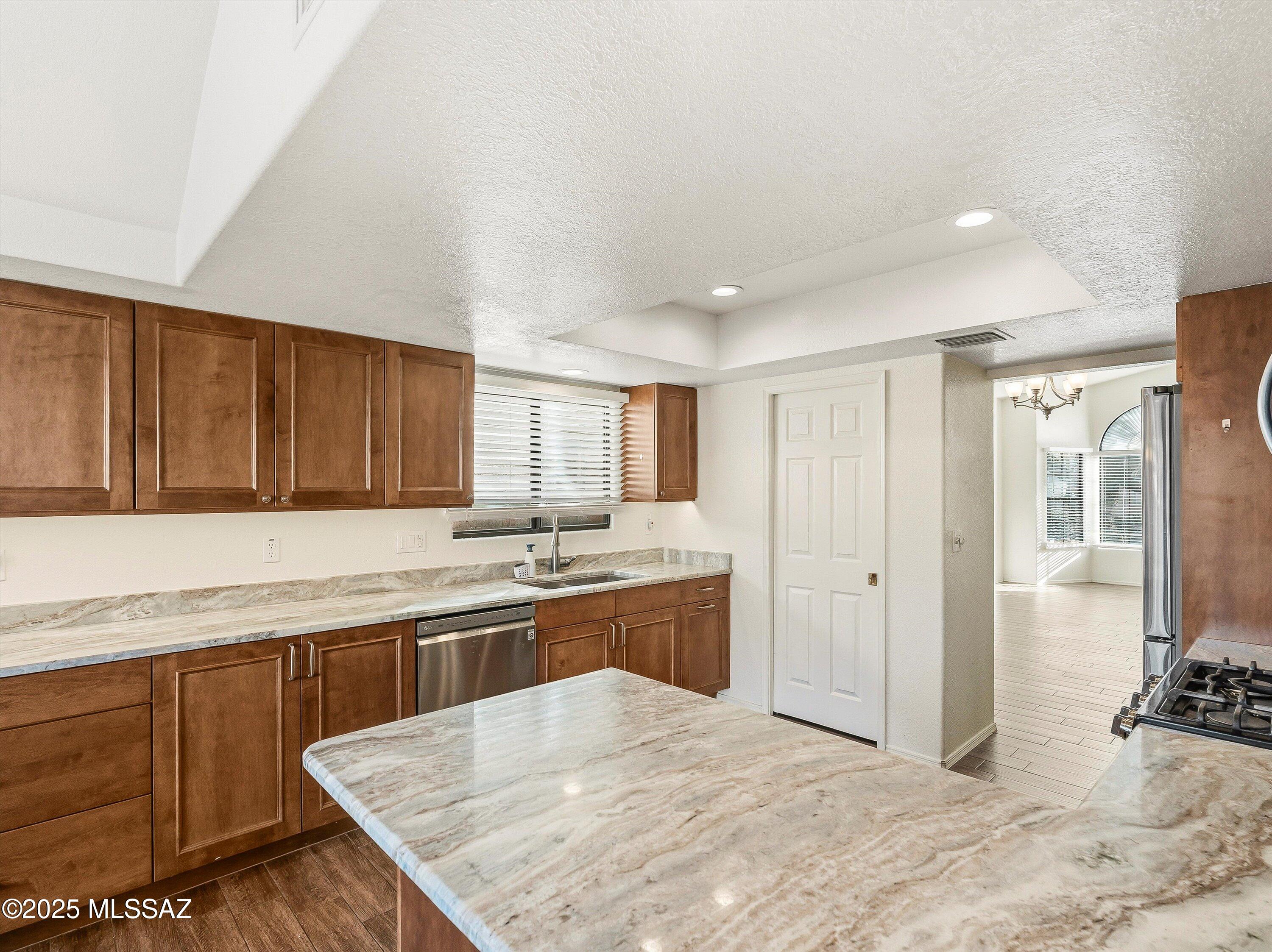 10317 N Mineral Spring Lane