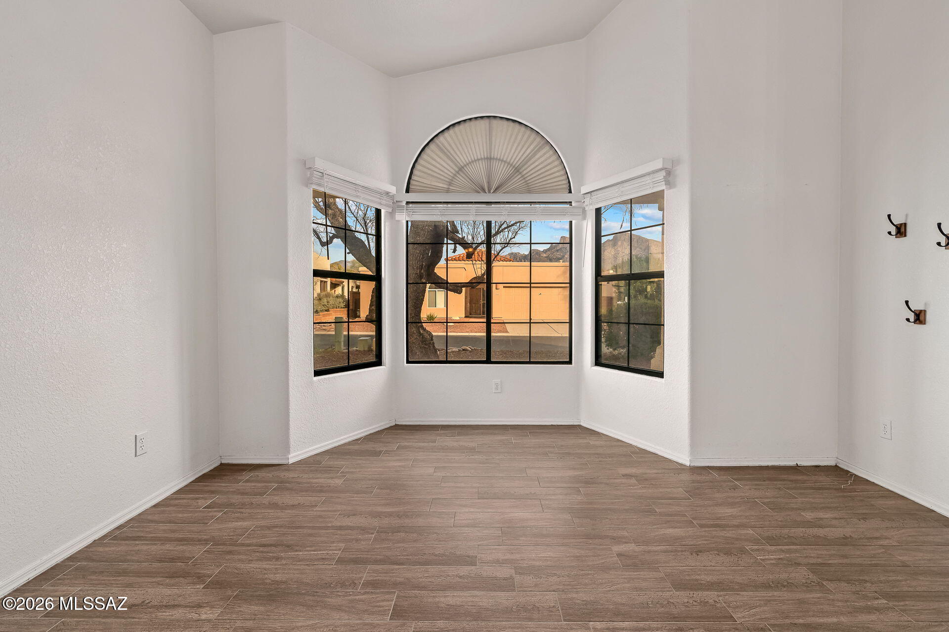 10317 N Mineral Spring Lane