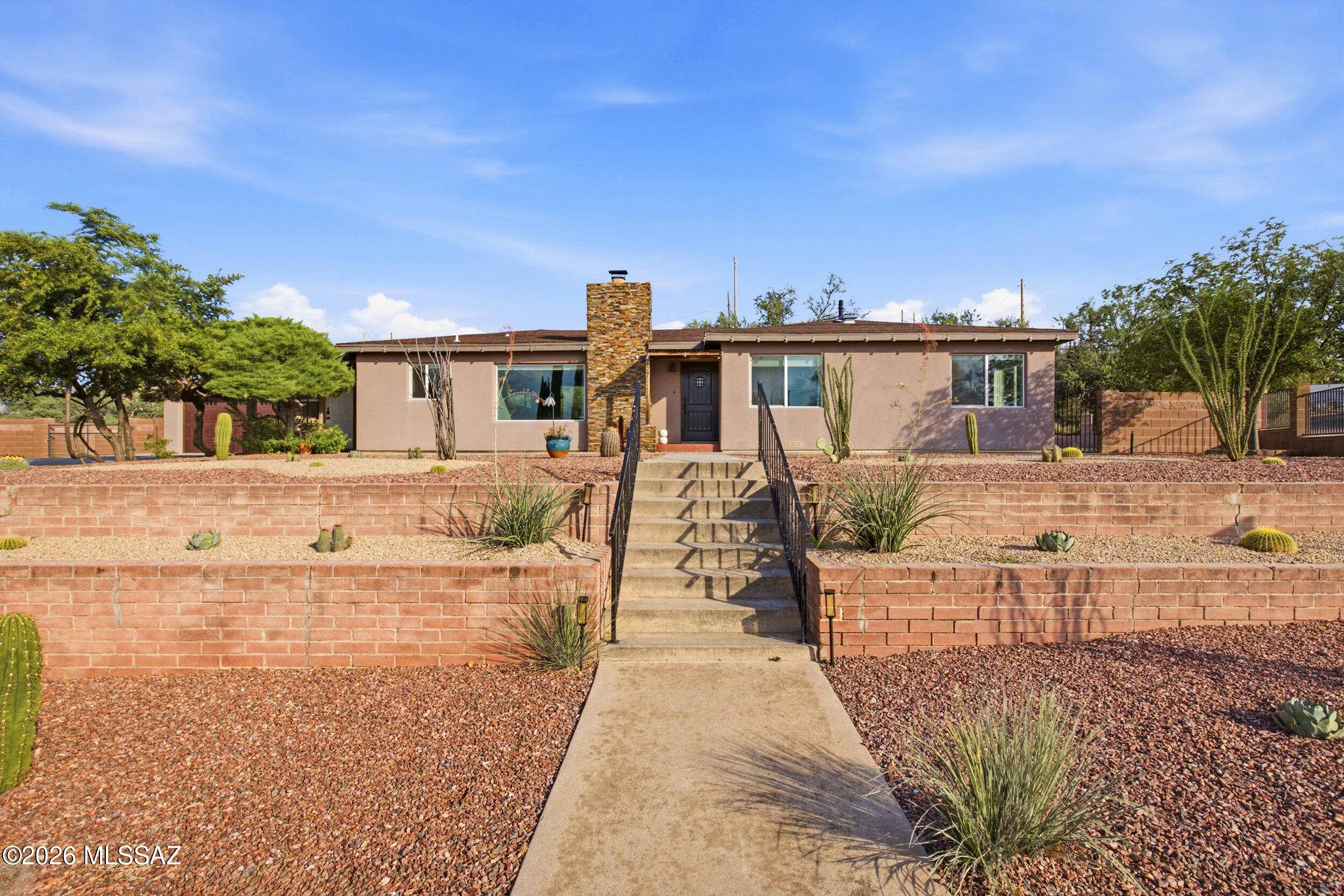 697 S Foothills Drive