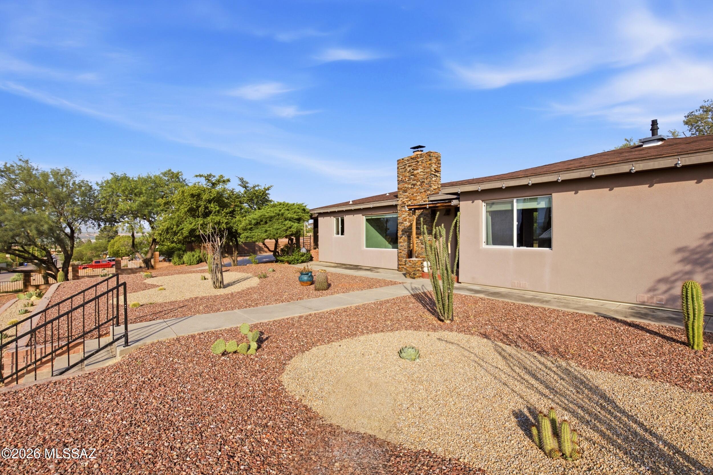 697 S Foothills Drive