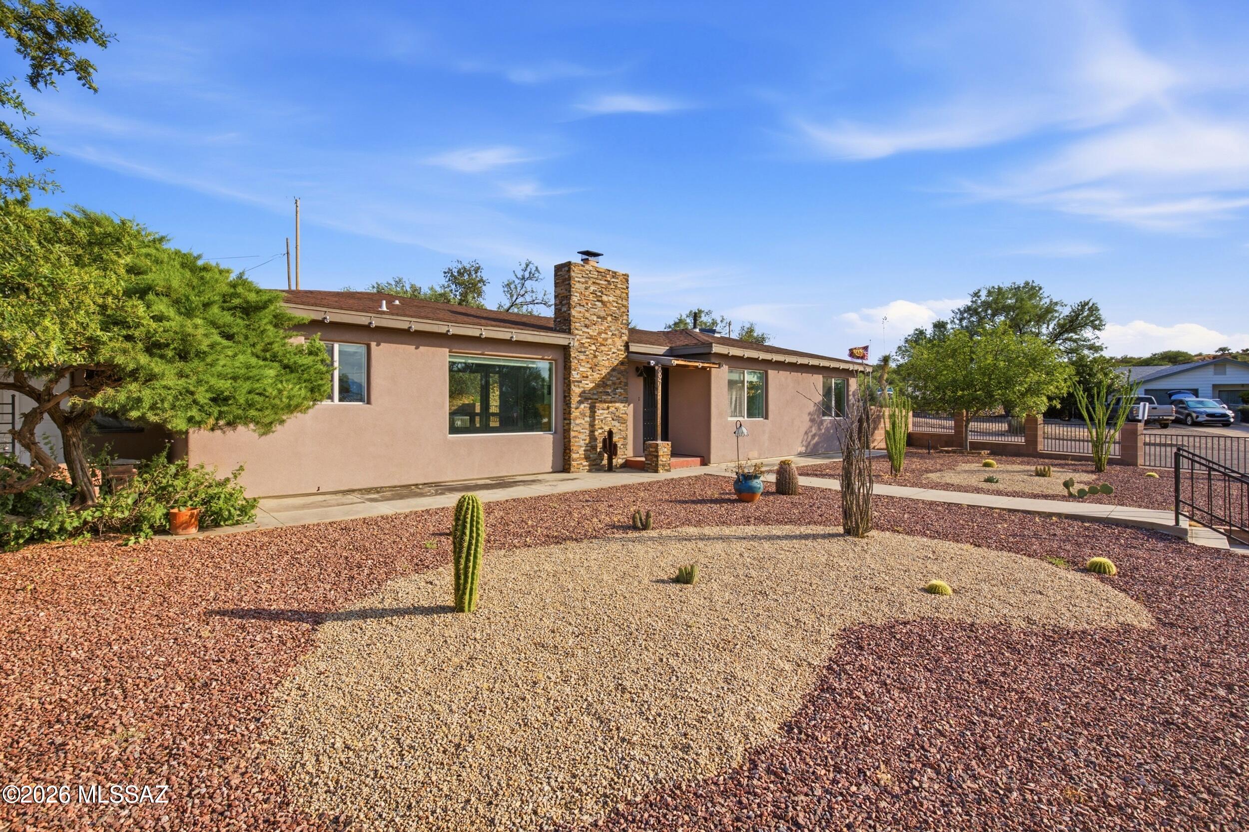 697 S Foothills Drive