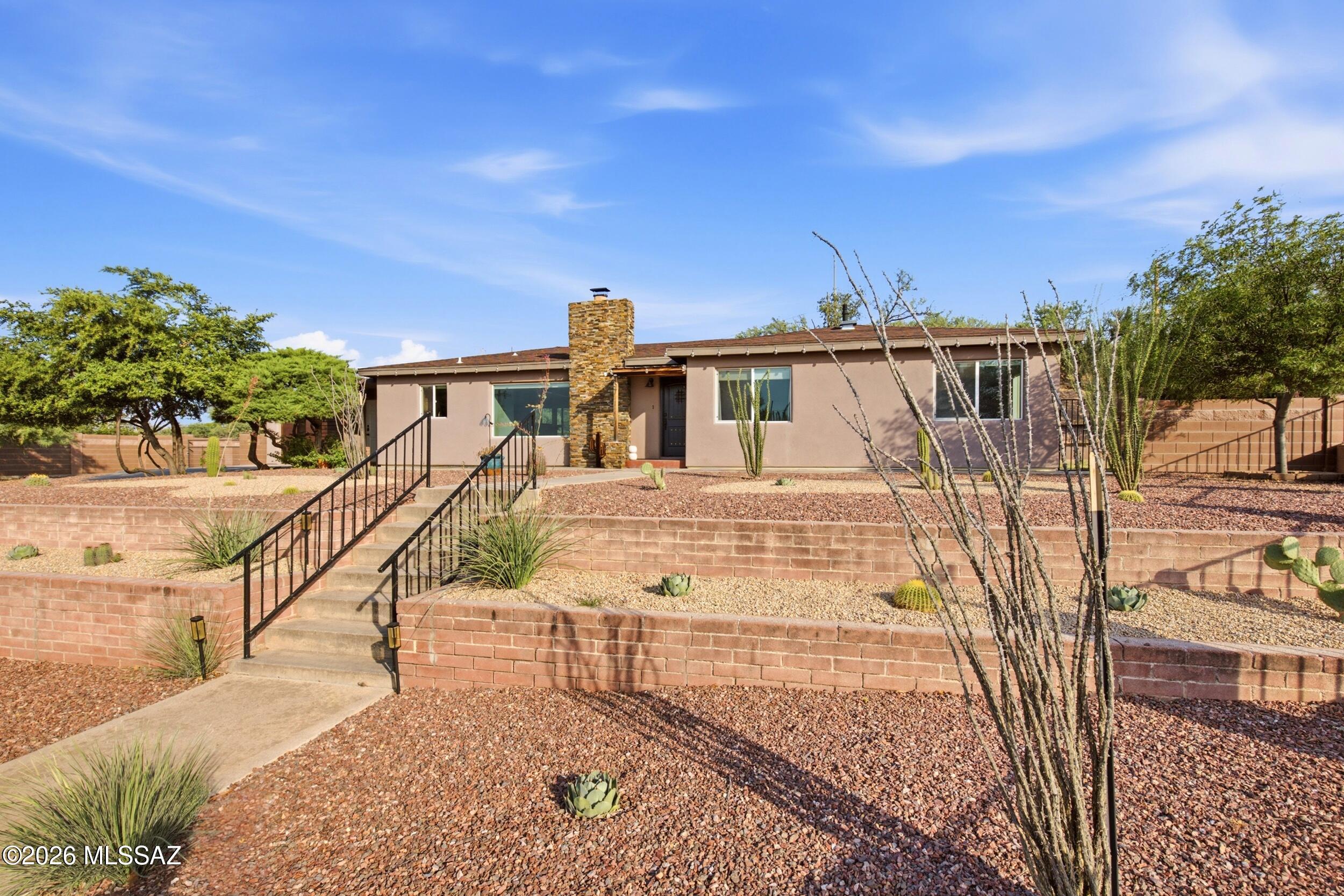 697 S Foothills Drive