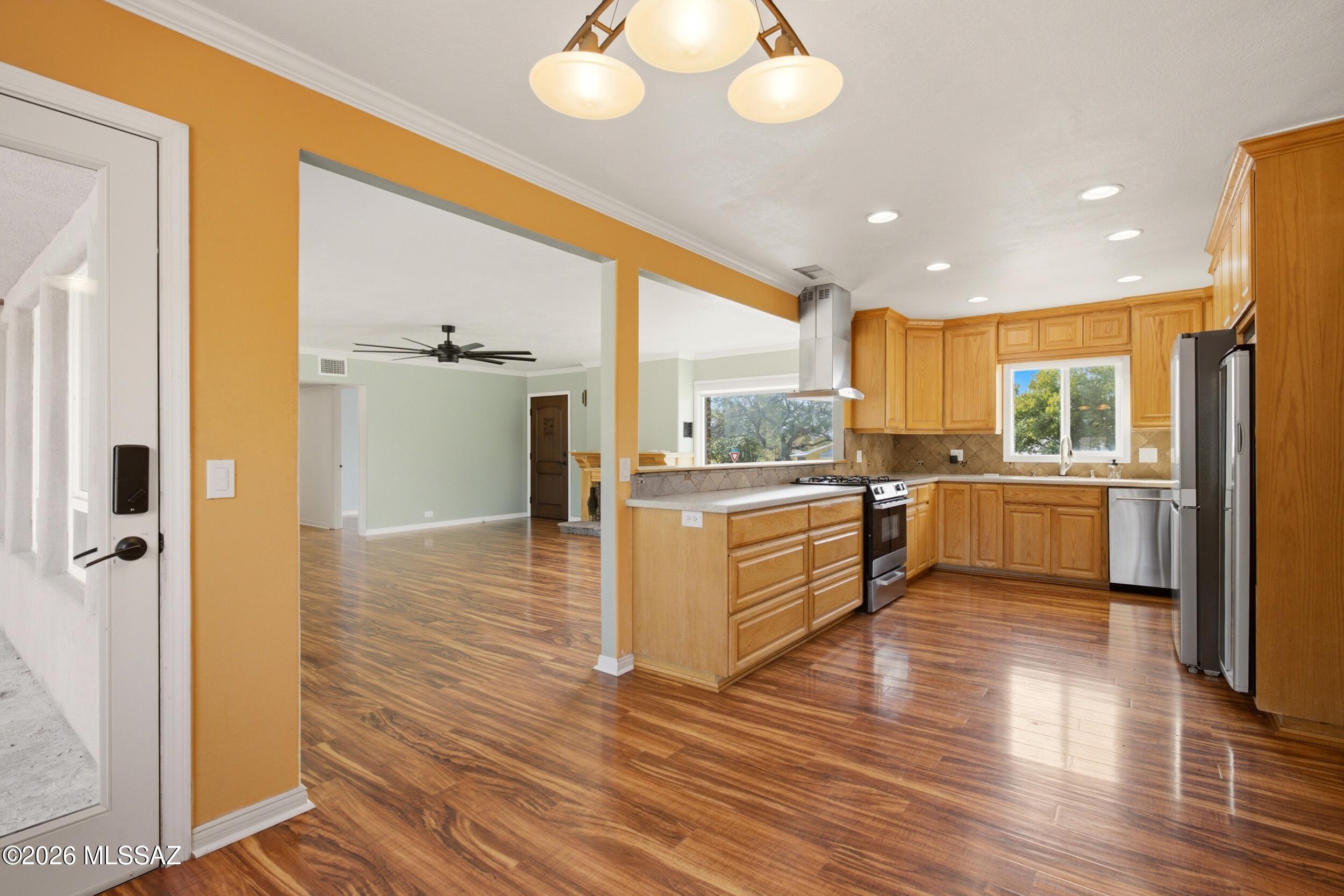 697 S Foothills Drive