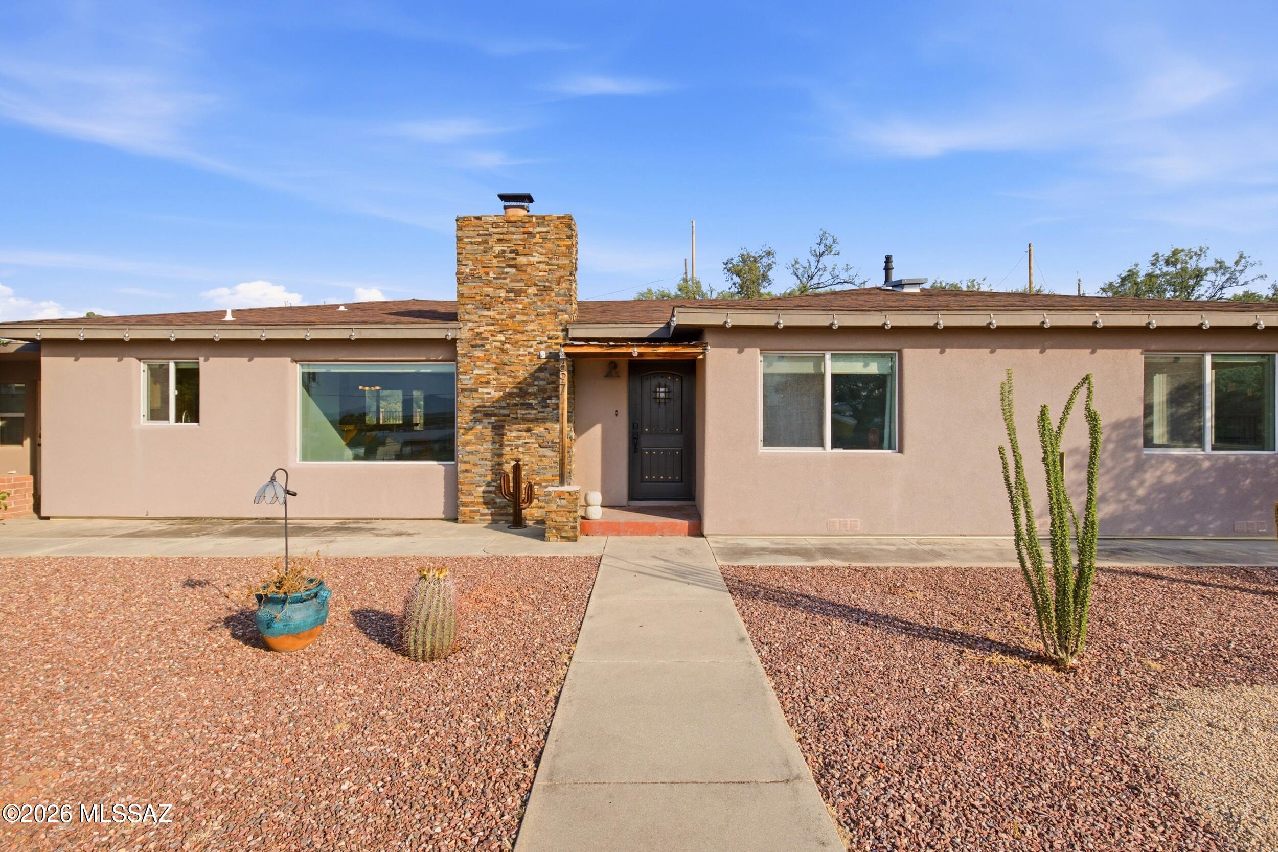 697 S Foothills Drive