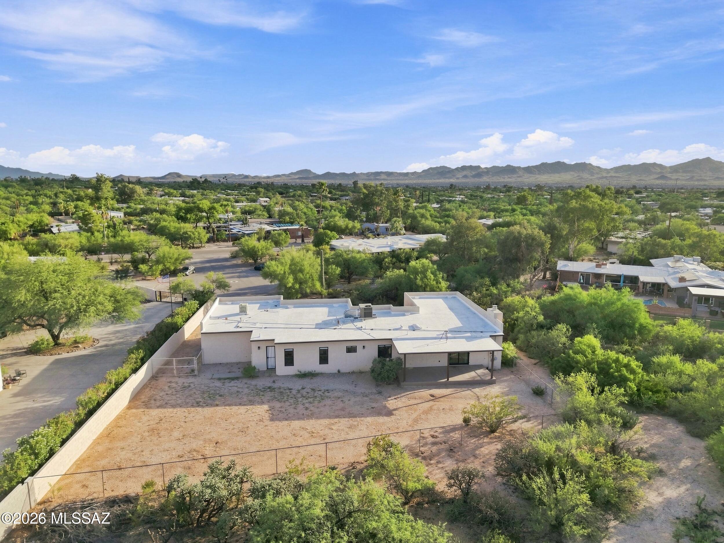 916 W San Martin Drive