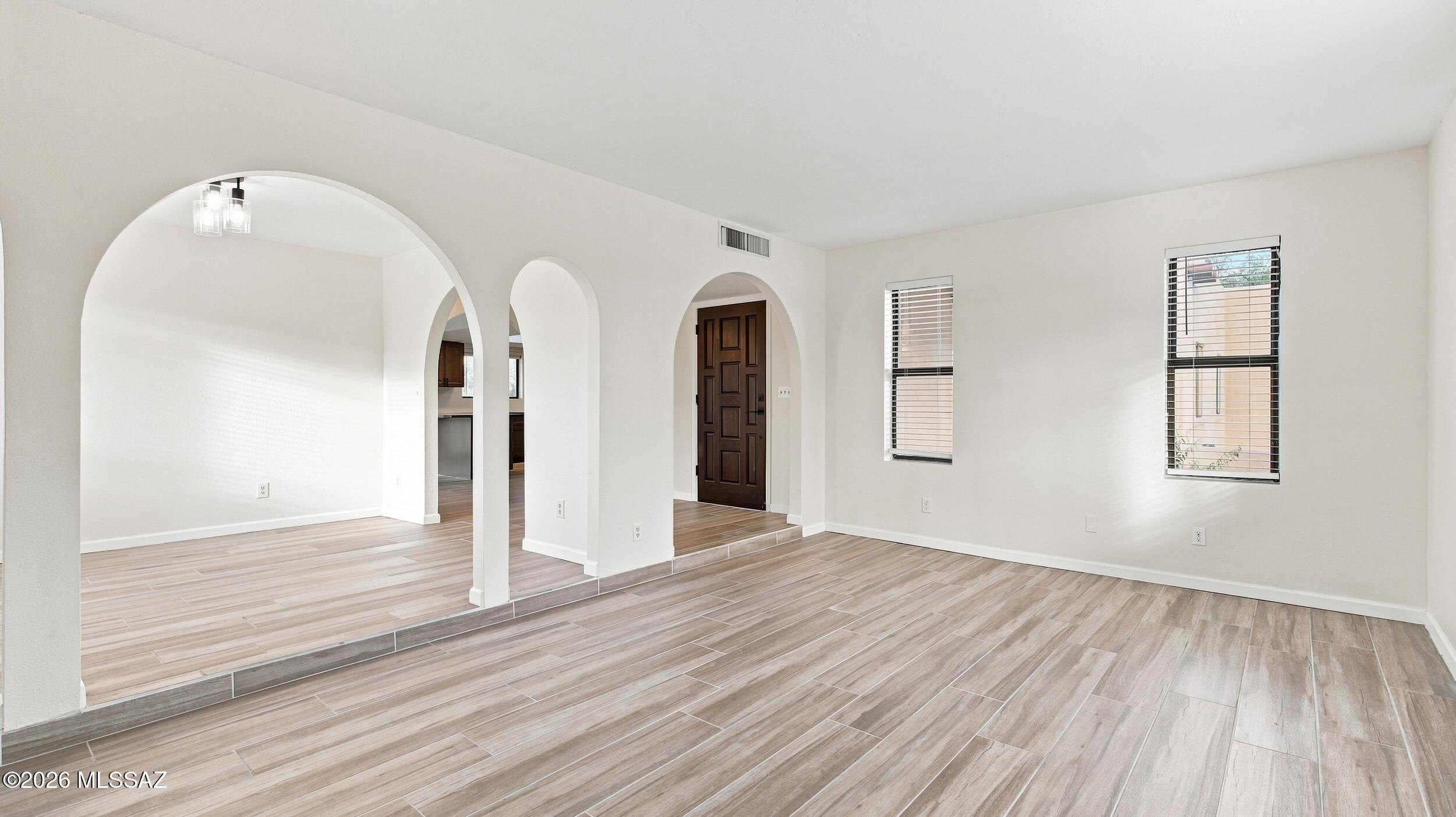 916 W San Martin Drive