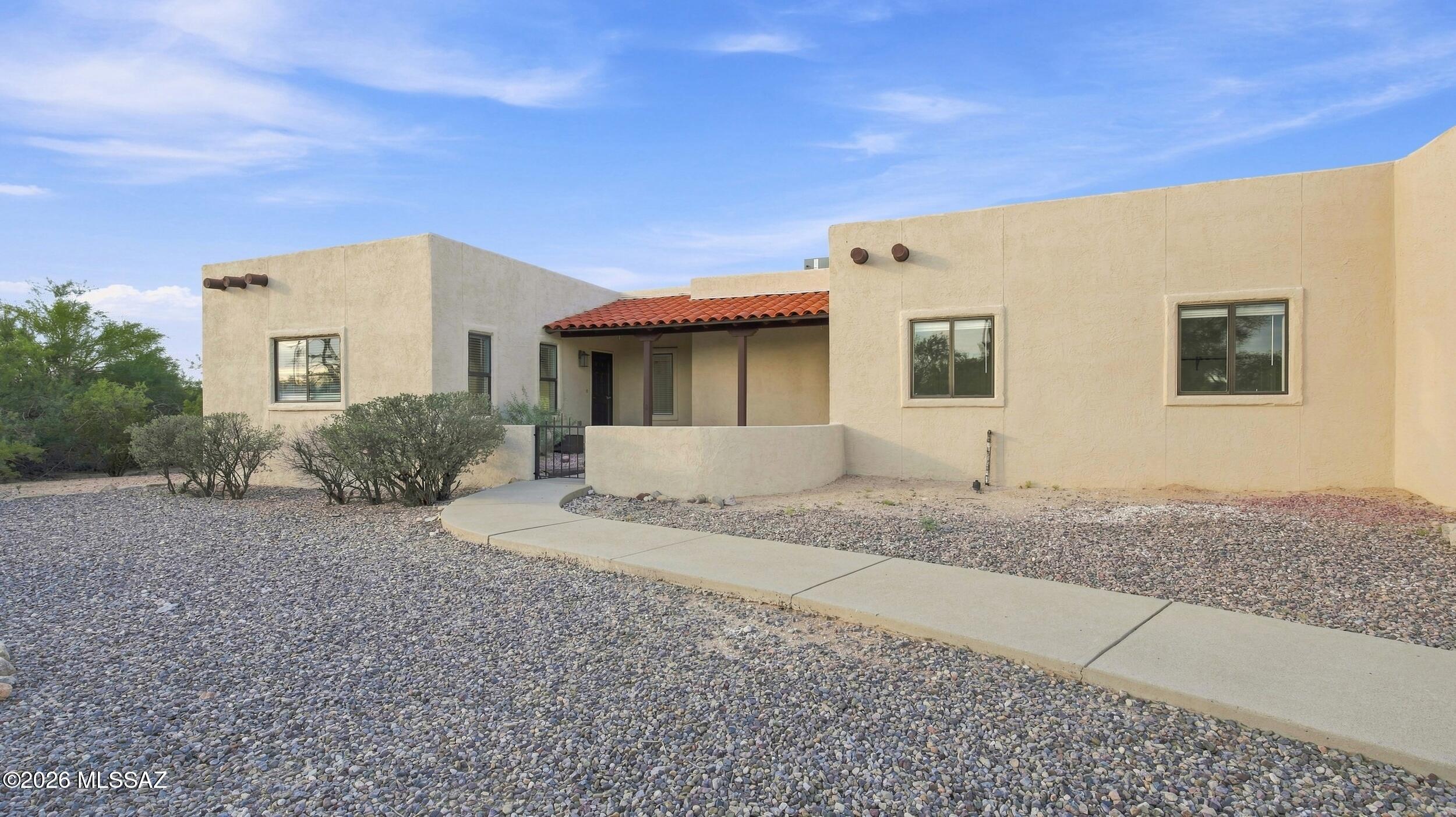 916 W San Martin Drive
