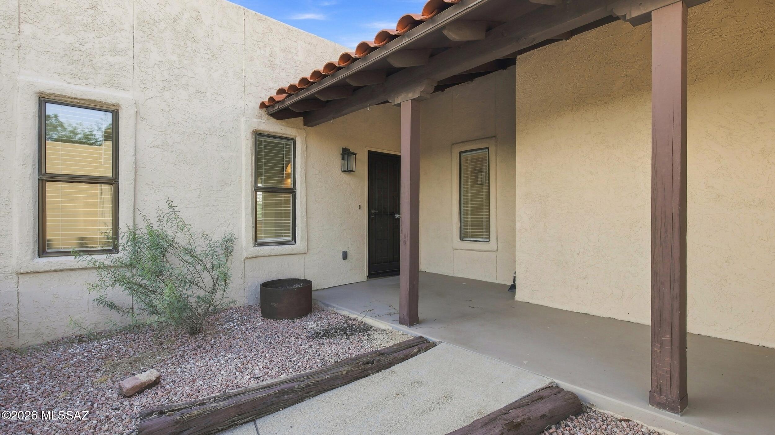 916 W San Martin Drive