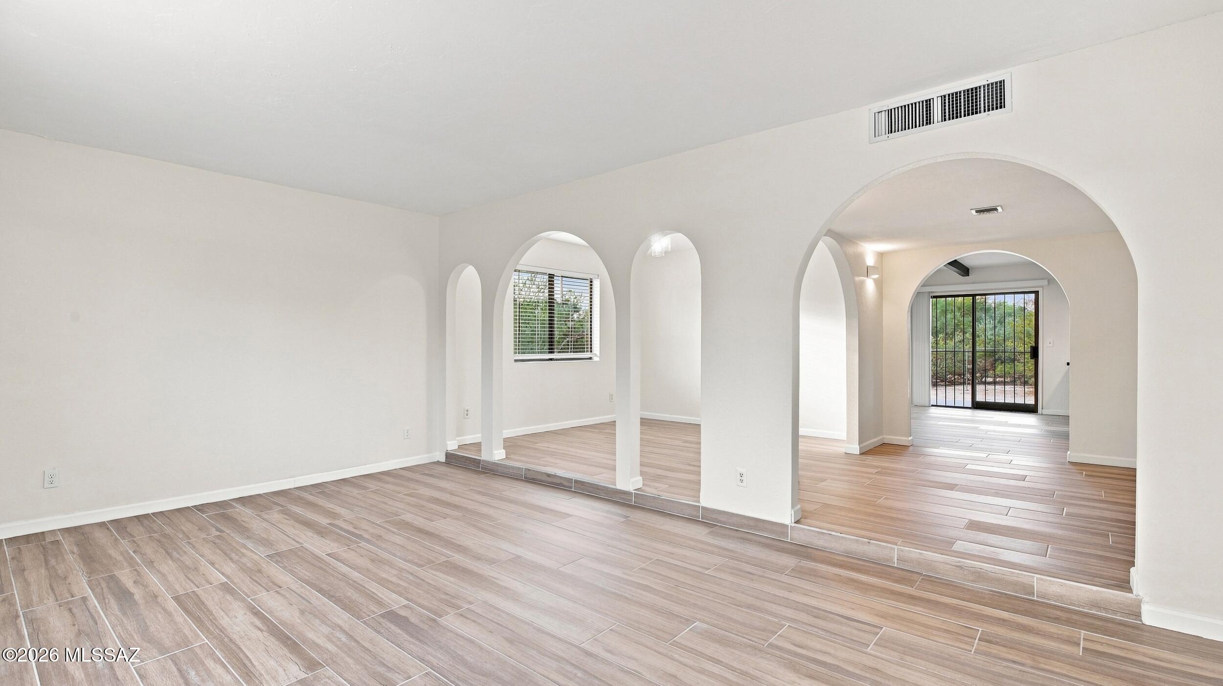 916 W San Martin Drive