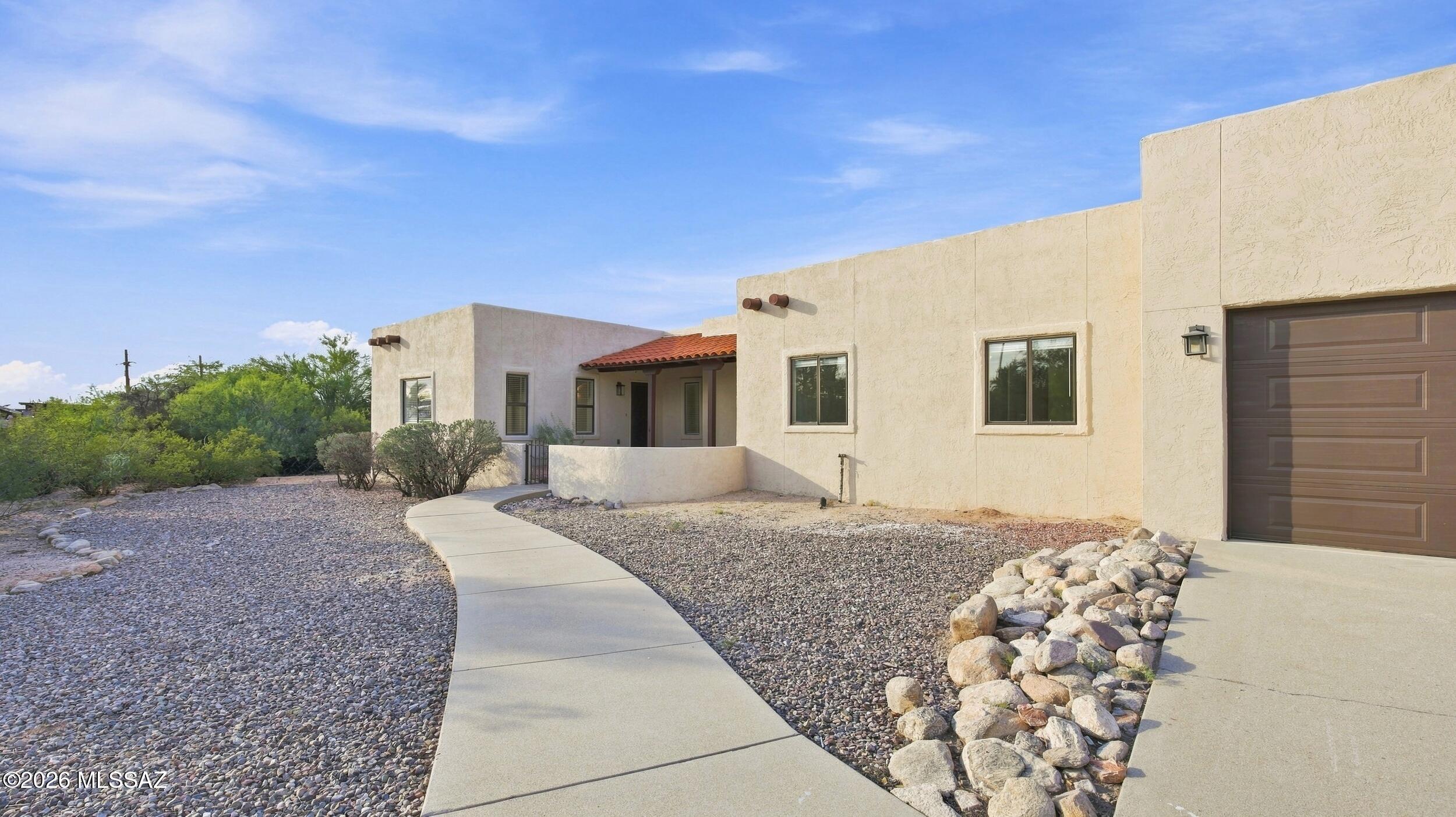 916 W San Martin Drive