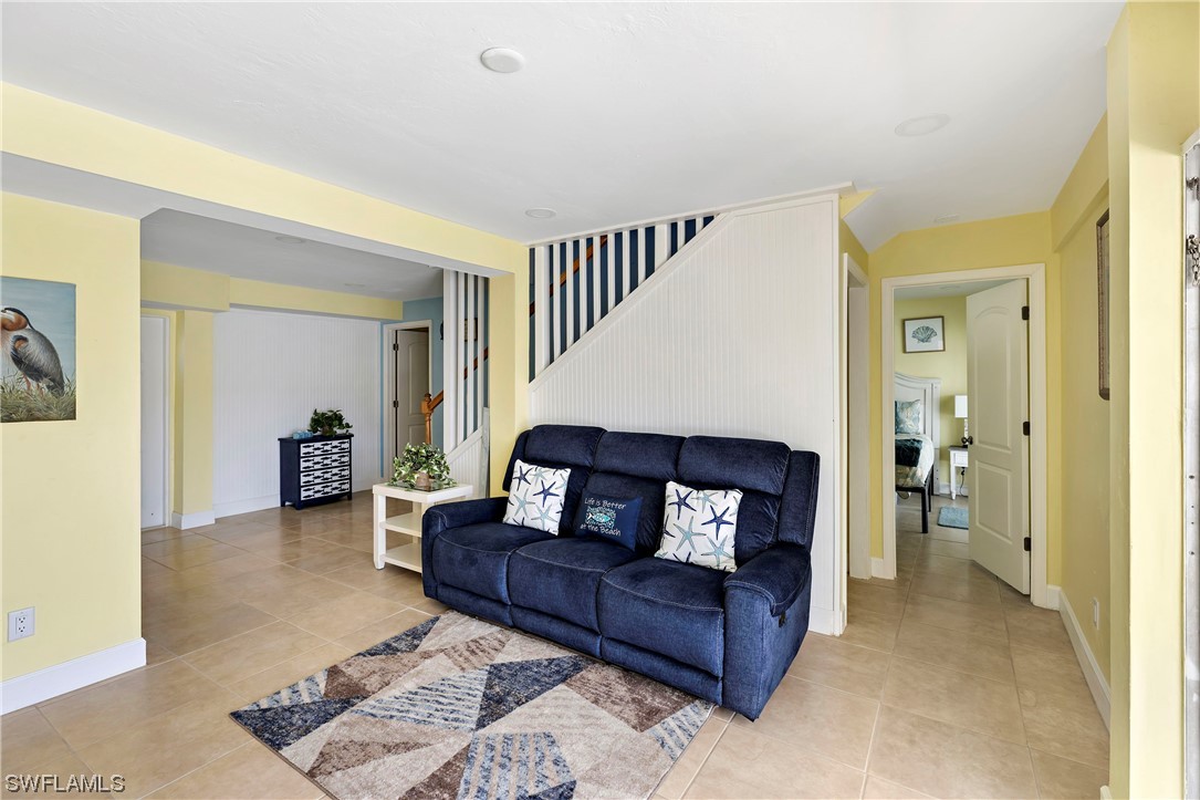 220 Curlew ST