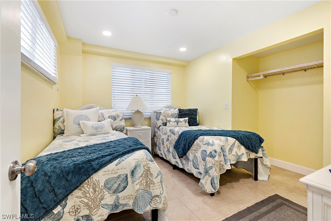 220 Curlew ST
