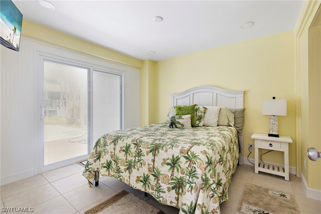 220 Curlew ST