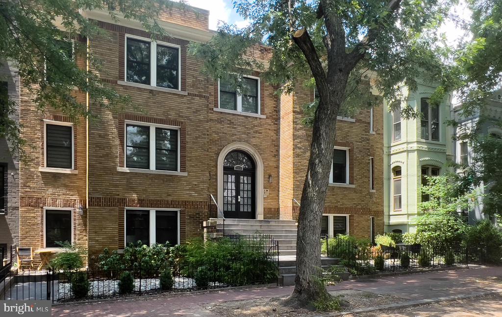 317 3RD STREET SE Unit: 32