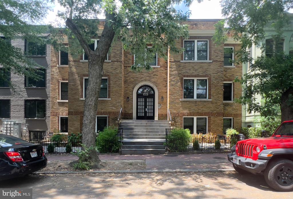 317 3RD STREET SE Unit: 32