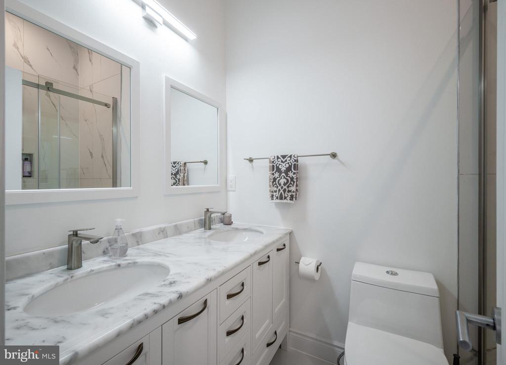 317 3RD STREET SE Unit: 32
