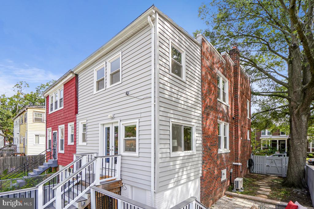 6110 7TH PLACE NW