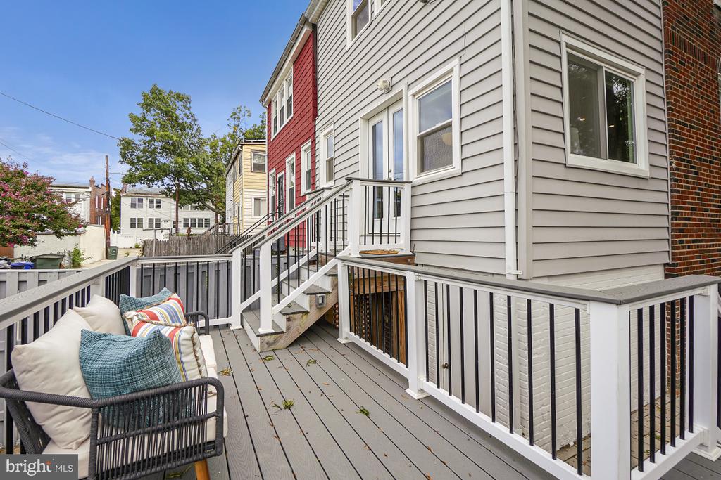 6110 7TH PLACE NW