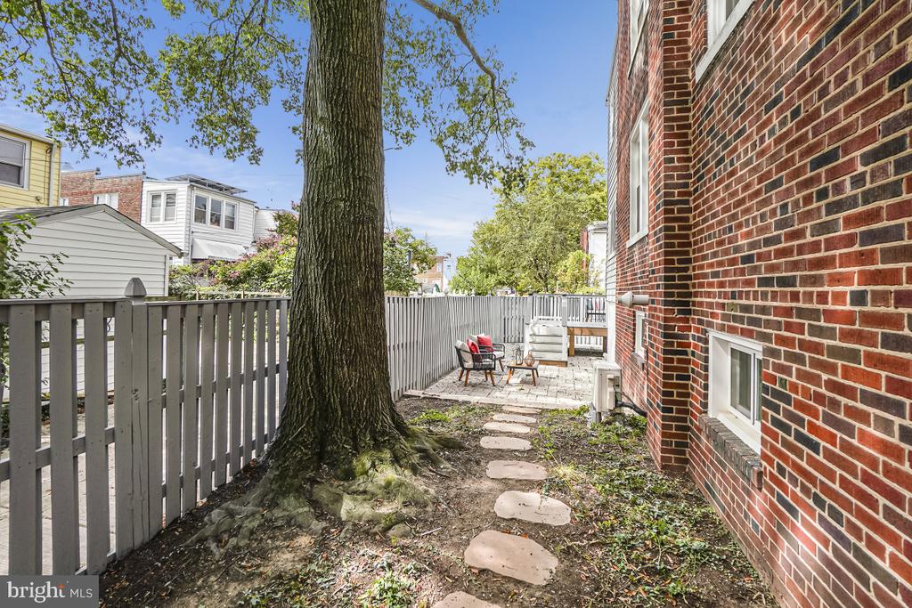 6110 7TH PLACE NW
