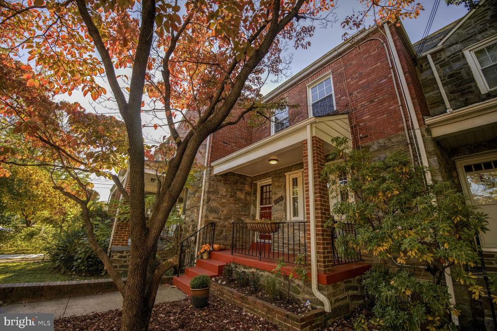 903 PERRY PLACE NE