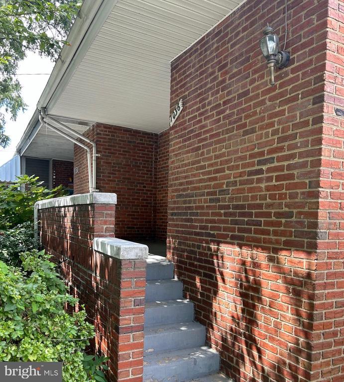1036 CRITTENDEN STREET NE