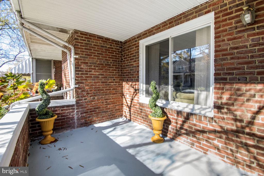 1036 CRITTENDEN STREET NE