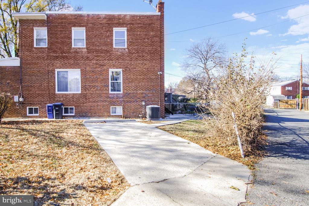 1036 CRITTENDEN STREET NE