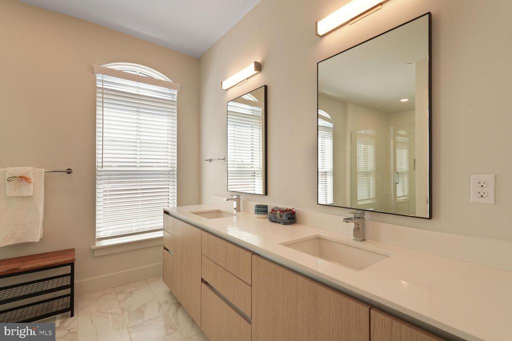 1309 E STREET SE Unit: 35