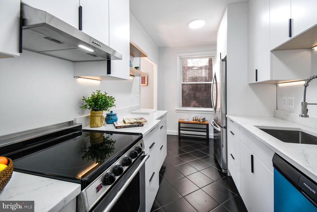 311 7TH STREET NE Unit: 4
