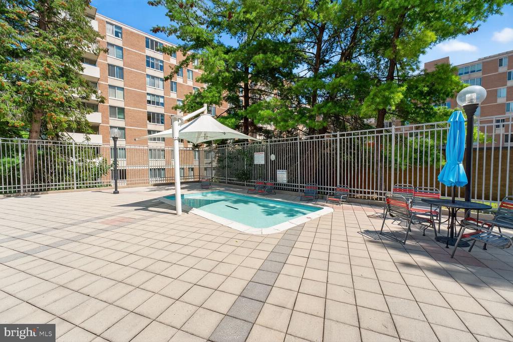 3001 VEAZEY TERRACE NW Unit: 1009